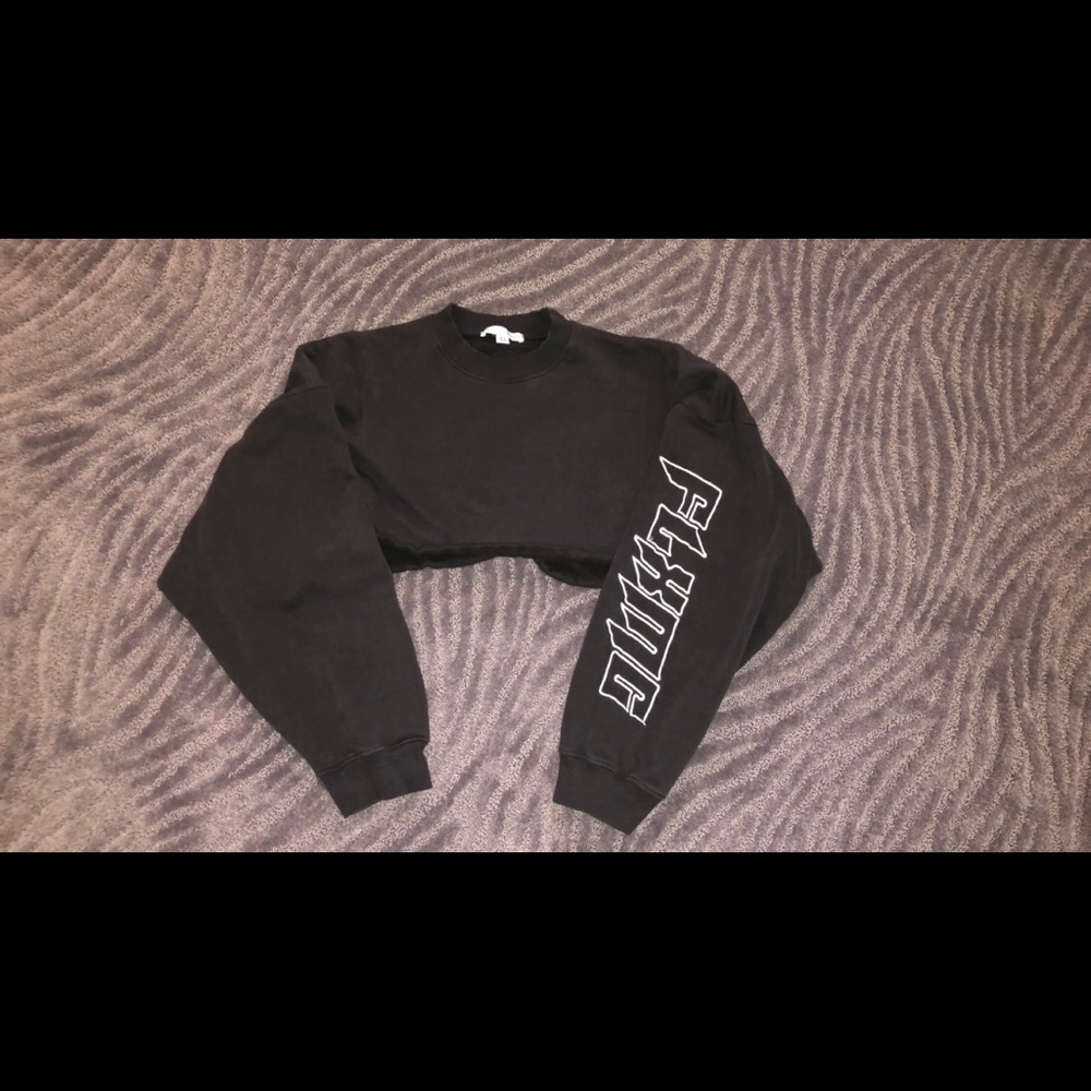 Size US 6 Missguided Cropped Black Sweatshirt